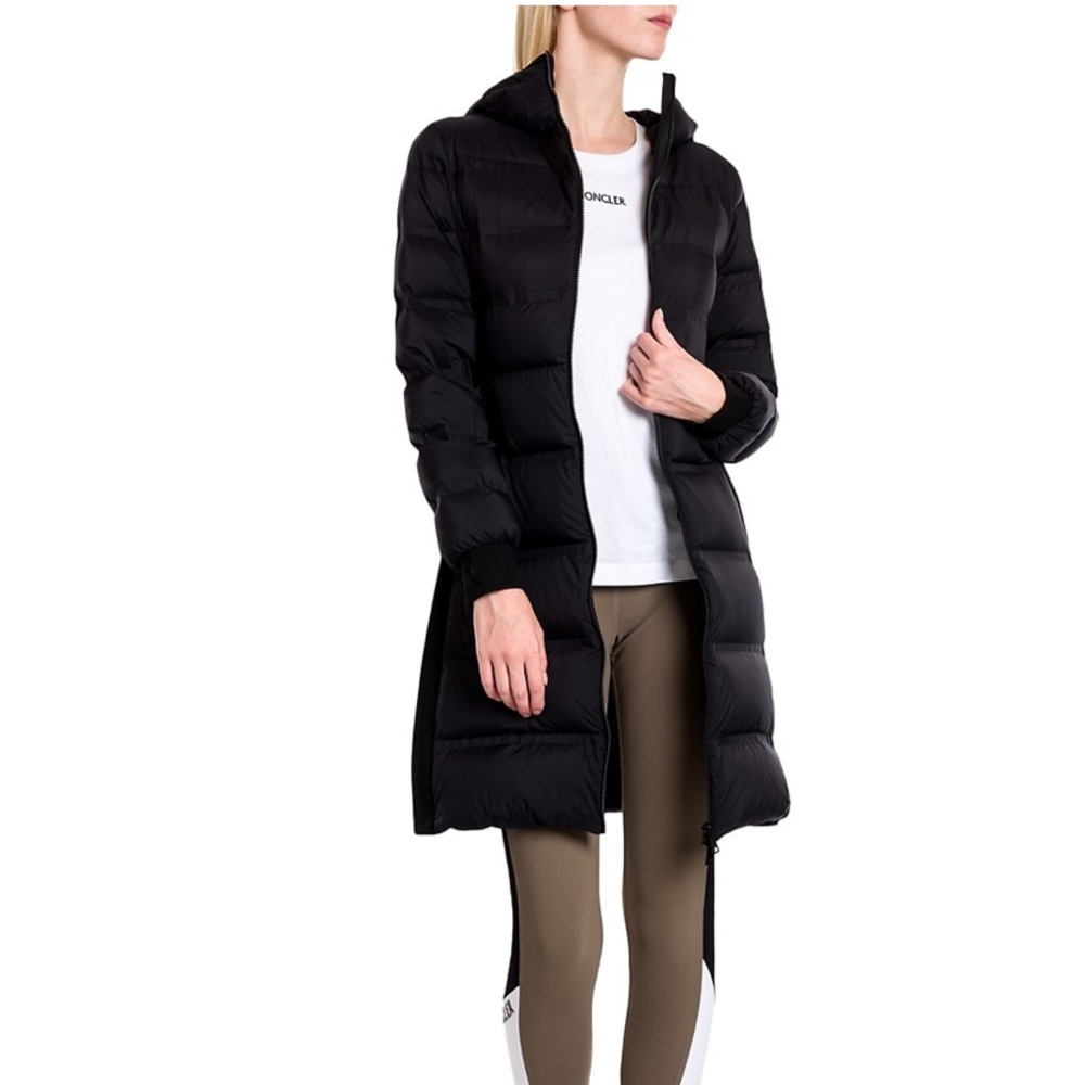 Moncler
Sceptrum Hooded Puffer Coat Size 2